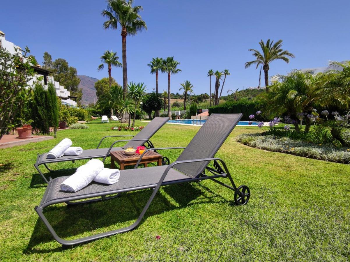 Spacious Beachfront Town House In Estepona With Fully Equipped Kitchen, Pools, Garden, Sea View Exterior photo