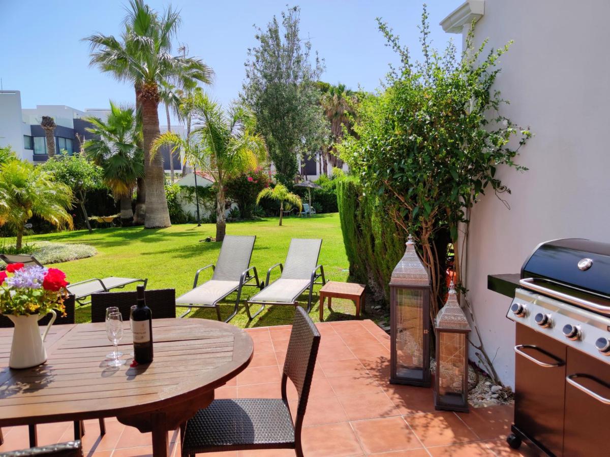 Spacious Beachfront Town House In Estepona With Fully Equipped Kitchen, Pools, Garden, Sea View Exterior photo