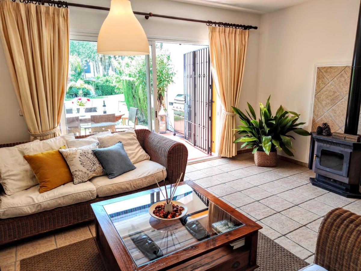 Spacious Beachfront Town House In Estepona With Fully Equipped Kitchen, Pools, Garden, Sea View Exterior photo