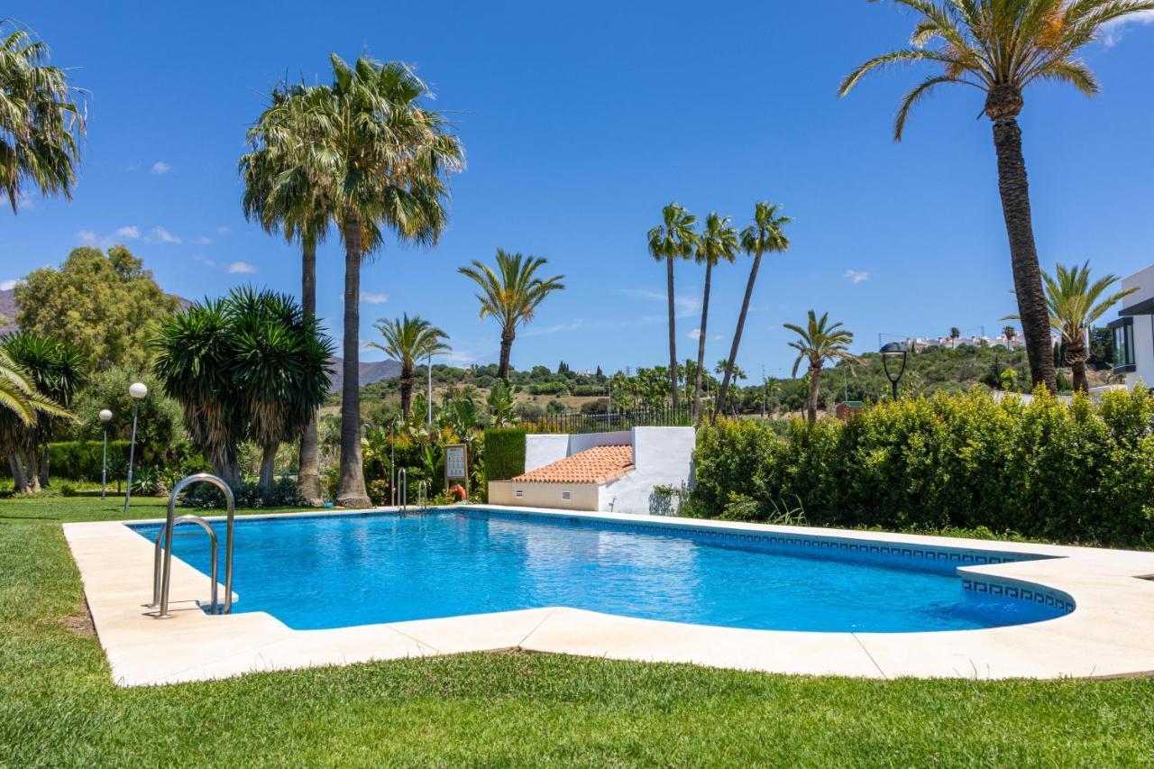Spacious Beachfront Town House In Estepona With Fully Equipped Kitchen, Pools, Garden, Sea View Exterior photo