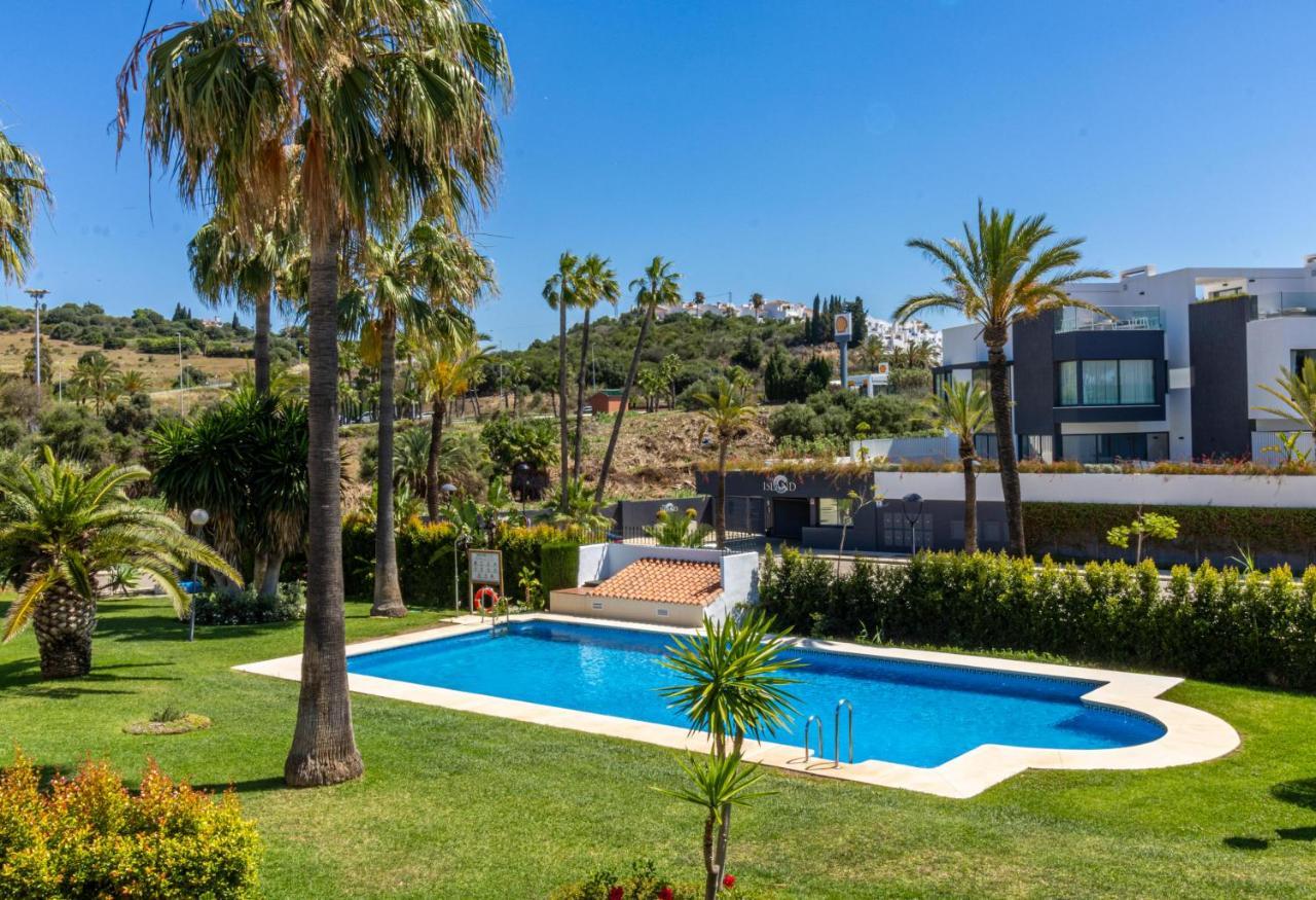 Spacious Beachfront Town House In Estepona With Fully Equipped Kitchen, Pools, Garden, Sea View Exterior photo