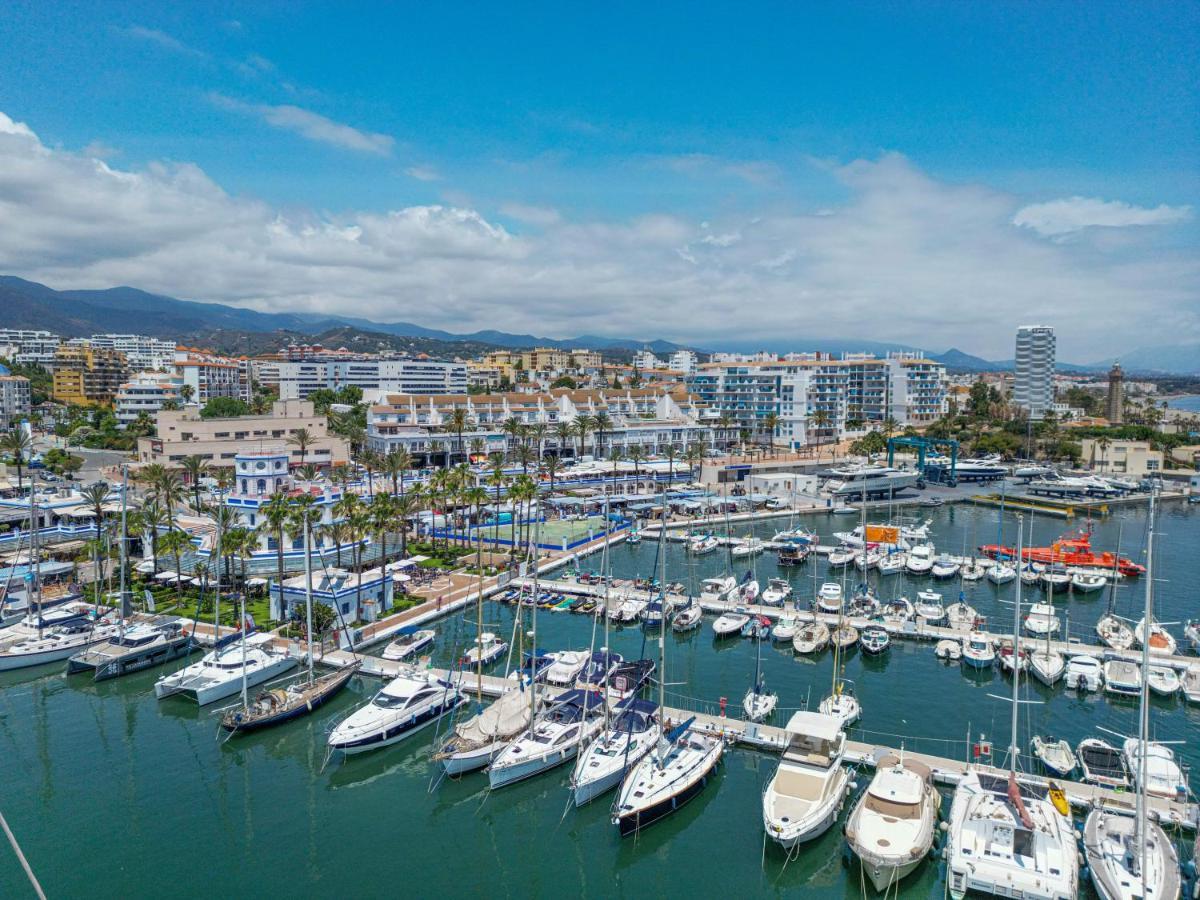 Spacious Beachfront Town House In Estepona With Fully Equipped Kitchen, Pools, Garden, Sea View Exterior photo