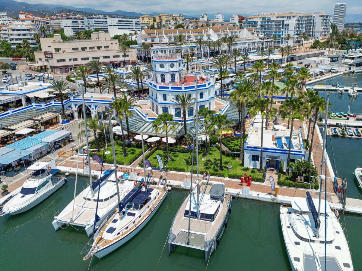 Spacious Beachfront Town House In Estepona With Fully Equipped Kitchen, Pools, Garden, Sea View Exterior photo