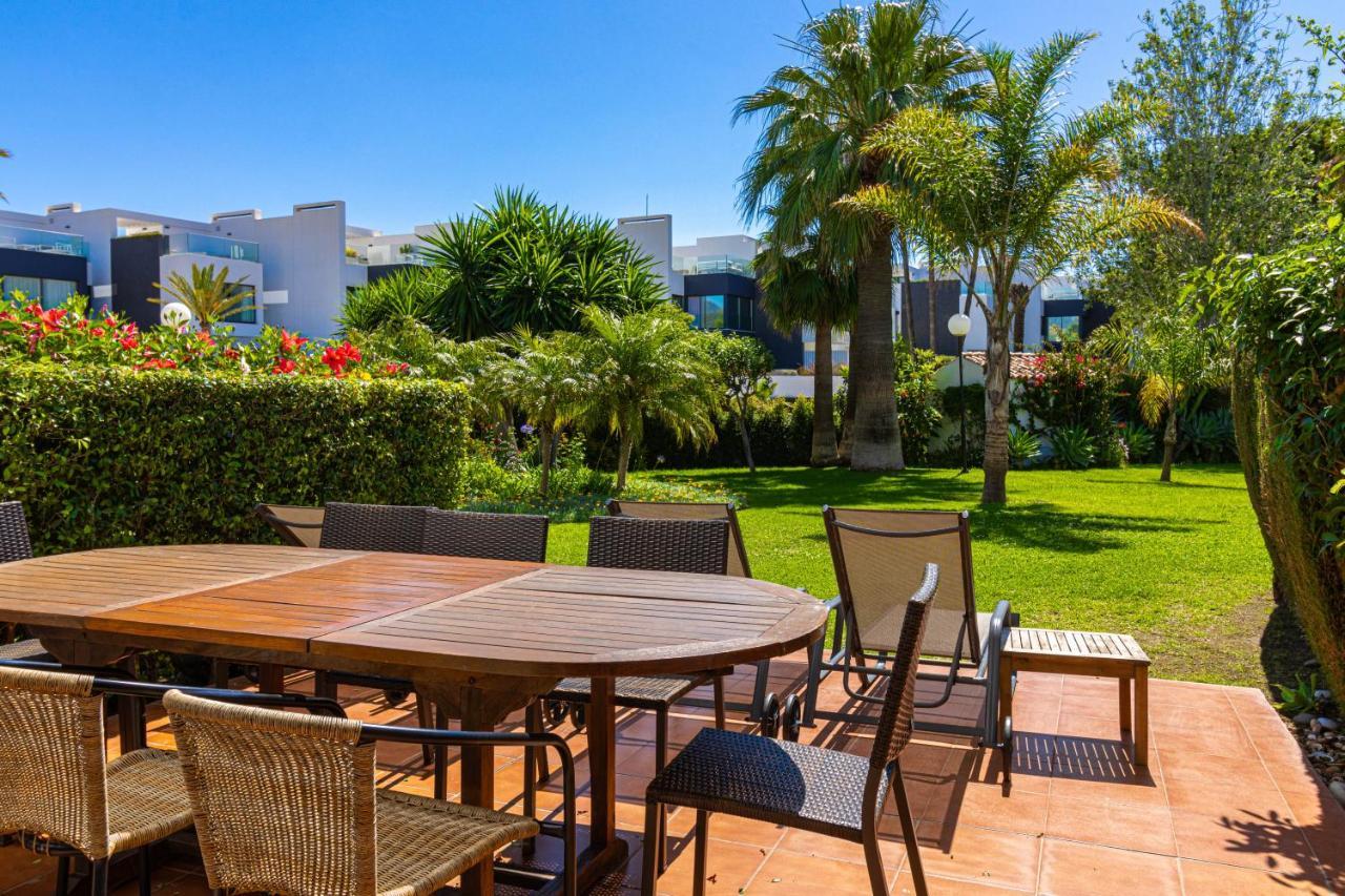 Spacious Beachfront Town House In Estepona With Fully Equipped Kitchen, Pools, Garden, Sea View Exterior photo