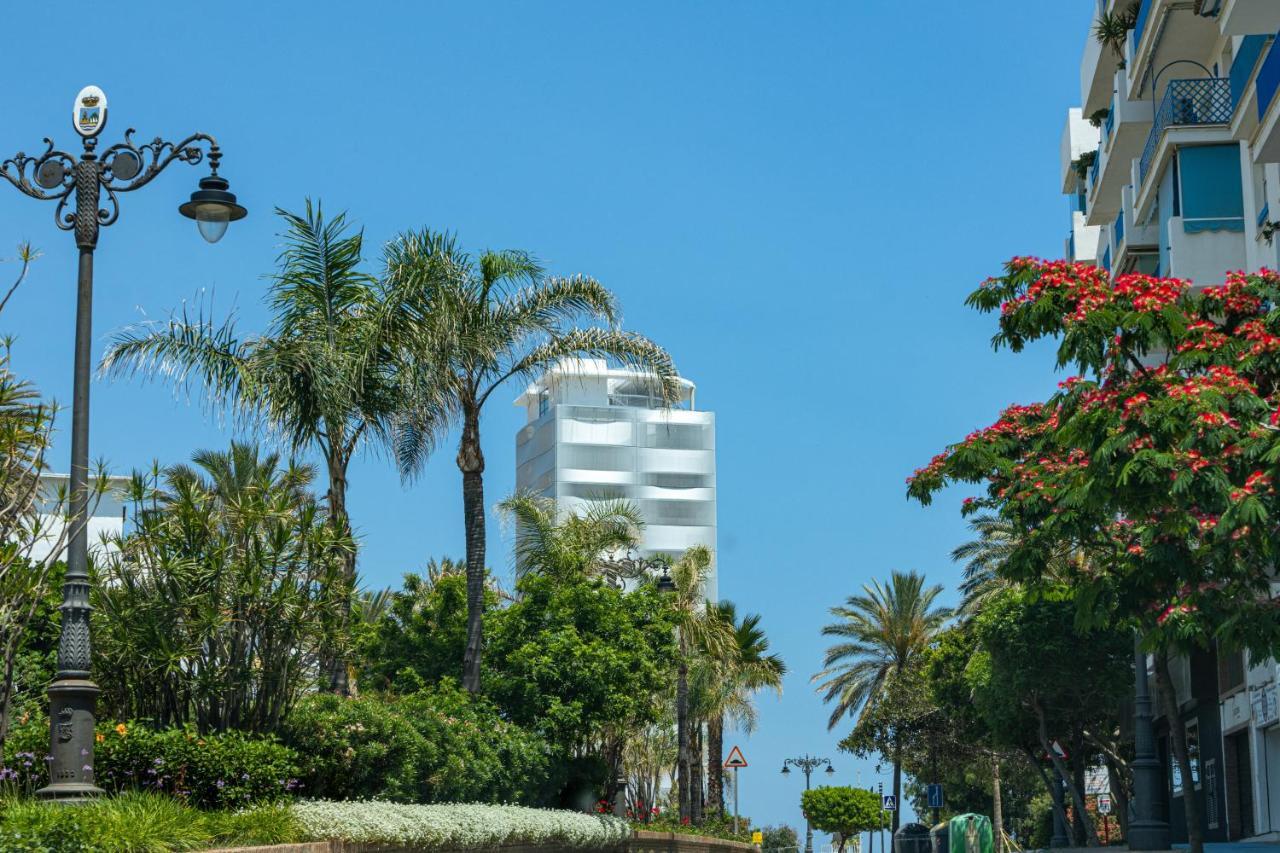 Spacious Beachfront Town House In Estepona With Fully Equipped Kitchen, Pools, Garden, Sea View Exterior photo