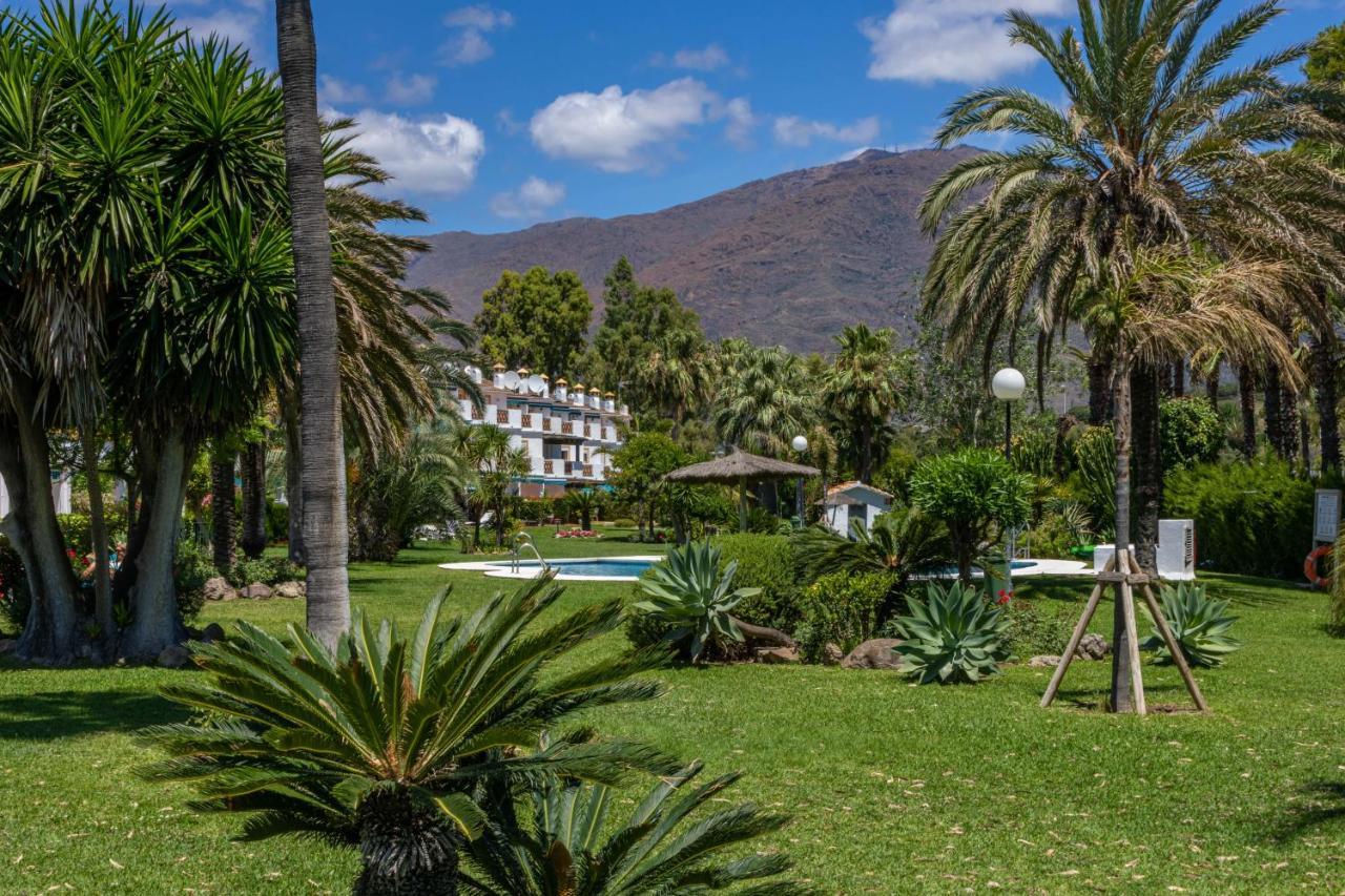 Spacious Beachfront Town House In Estepona With Fully Equipped Kitchen, Pools, Garden, Sea View Exterior photo