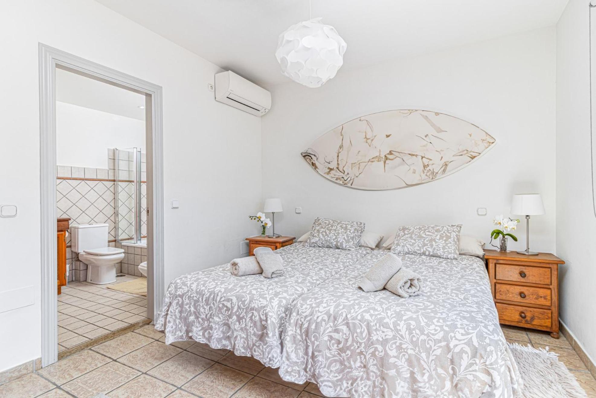 Spacious Beachfront Town House In Estepona With Fully Equipped Kitchen, Pools, Garden, Sea View Exterior photo